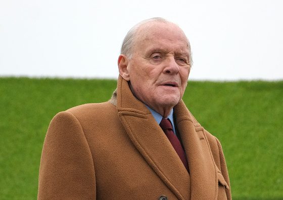 Энтони Хопкинс выставил на продажу поместье, разрушенное лесными пожарами