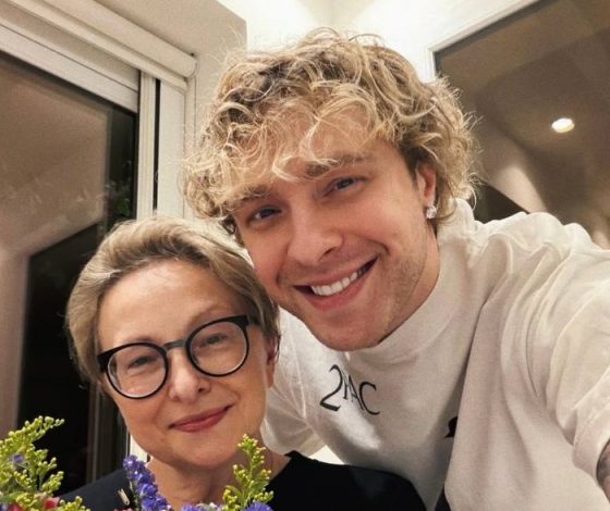 Редкие кадры: как звезды шоу-бизнеса отметили День матери