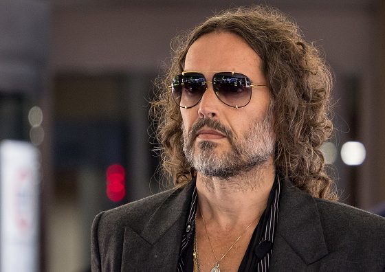 Экс-муж Кэти Перри оказался в центре скандала из-за обвинений в изнасиловании