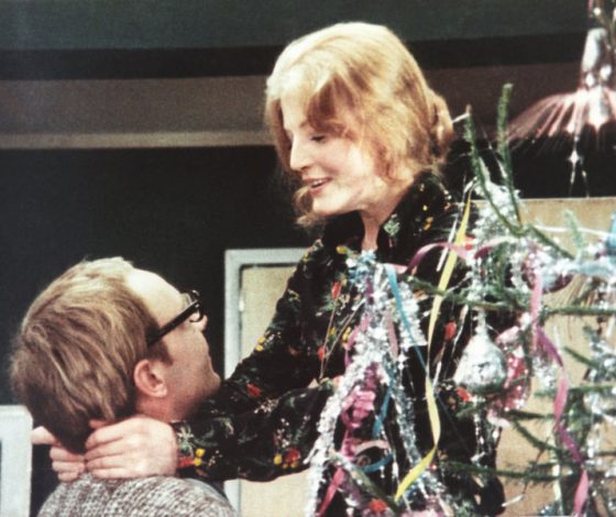 Как сделать новогоднюю открытку в советском стиле с помощью ИИ