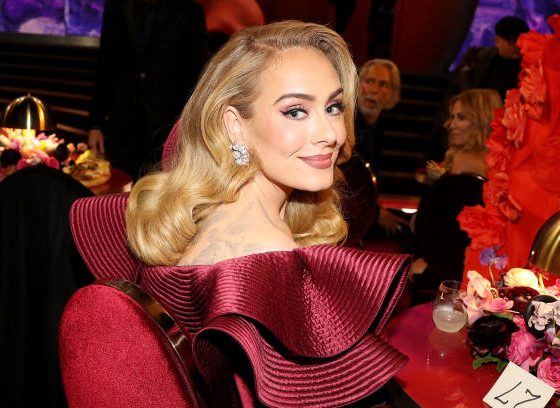 Редкие кадры: Адель была замечена с женихом