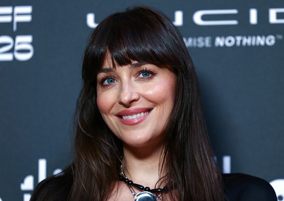 Дакота Джонсон снова подогрела слухи о романе с молодым артистом