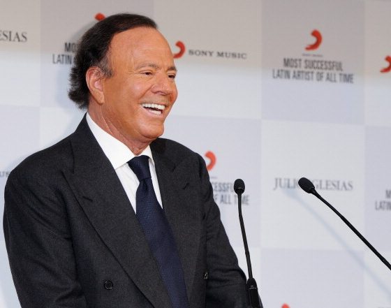 Бывшие сотрудницы Хулио Иглесиаса обвинили его в харассменте