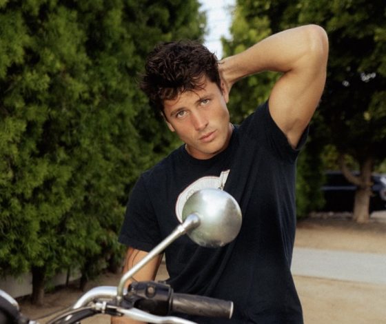 У пользователей Сети появился новый краш – им оказался укротитель змей