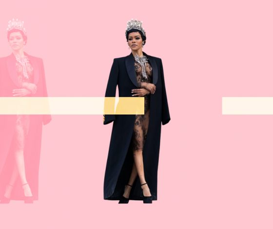 Тейана Тейлор в «украденных из Лувра» украшениях на кутюрном показе Schiaparelli