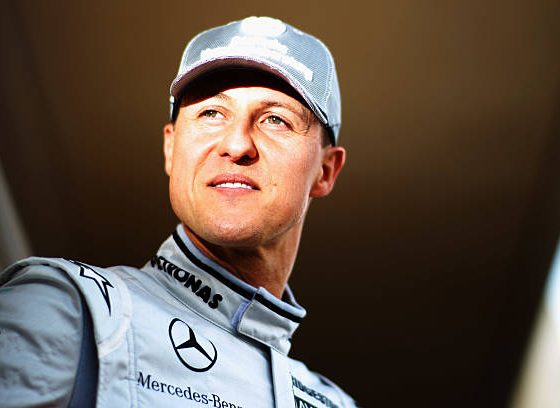 Легенда «Формулы – 1» Михаэль Шумахер начал передвигаться на инвалидной коляске с помощью врачей