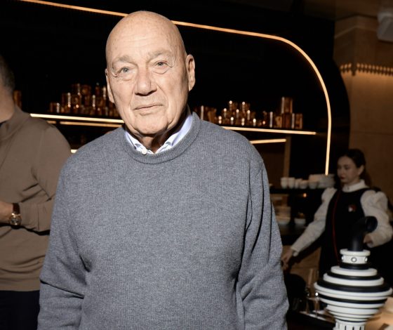 Редкий выход: Владимир Познер появился на публике