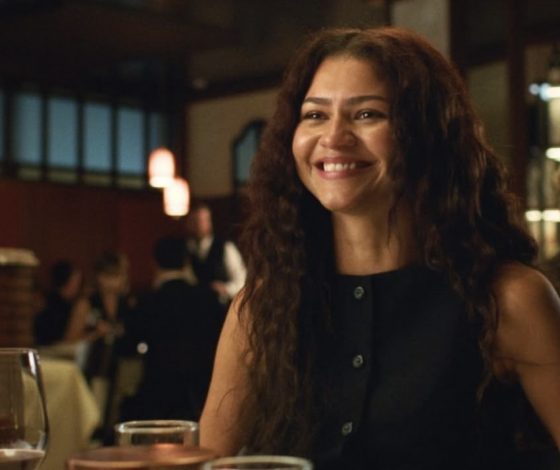 Зендея посетила свадьбу поклонников в качестве свидетельницы