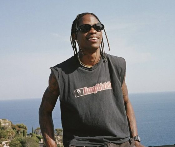 Пользователи уверены, что Трэвис Скотт высмеял Тимоти Шаламе после поражения на «Оскаре»