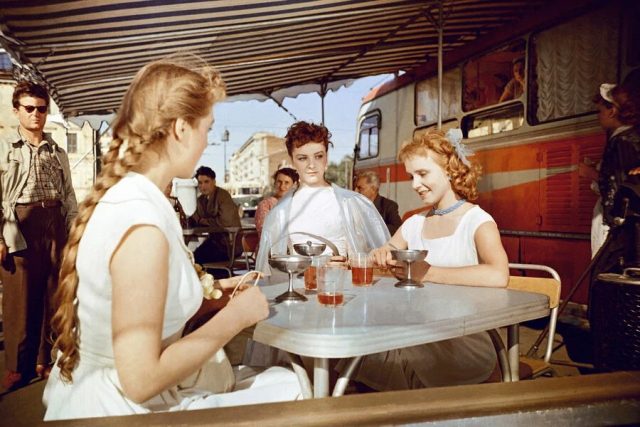 Тест: выбери кадр из советского фильма, а мы скажем, чего тебе не хватает