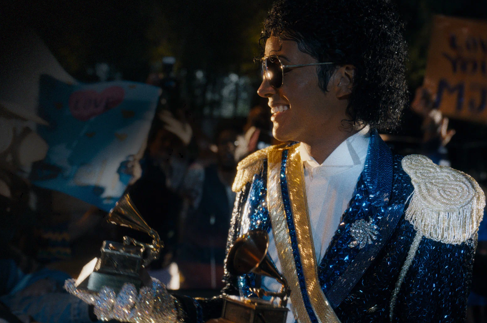 Зрители недовольны поведением фанатов Майкла Джексона на показе байопика