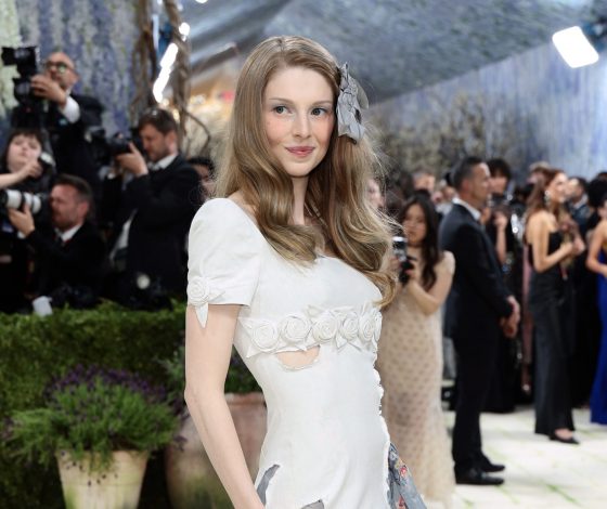 Звезды Met Gala выбрали образы, отсылающие к известным произведениям искусства