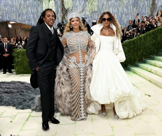 Чей образ на Met Gala стал самым обсуждаемым в Vogue