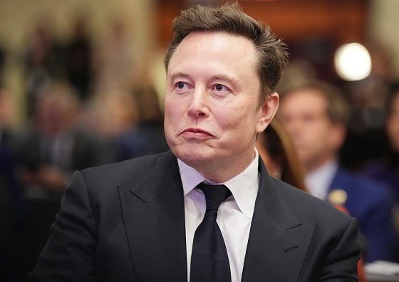 Илон Маск стал первым триллионером в истории