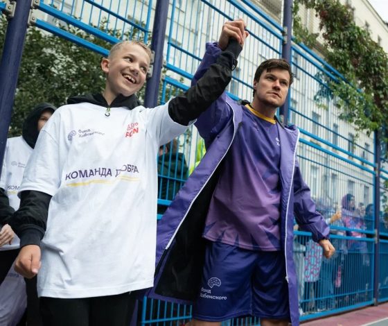 Общее дело: как прошел звездный матч на Патриарших прудах