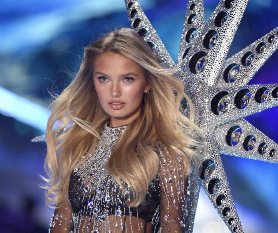 За несколько дней до шоу Victoria’s Secret модель обвинила бренд в несправедливости